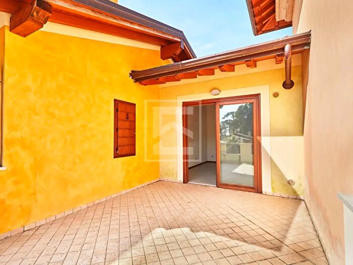 Appartamento trilocale in vendita in Lungolago Zanardelli, Toscolano Maderno