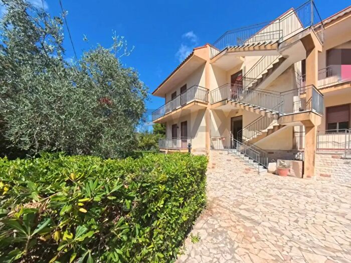 Casa con 8 locali in vendita in Strada Provinciale, Torretta