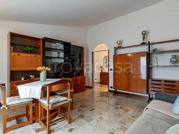 Casa bilocale in vendita in Erba