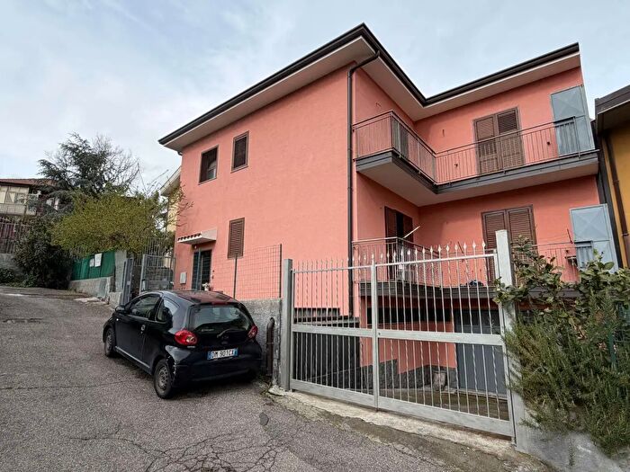 Casa con 12 locali in vendita in Belpasso