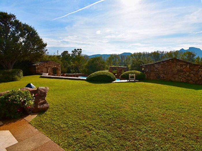 Casa con 6 locali in affitto in Santa Teresina, Arzachena