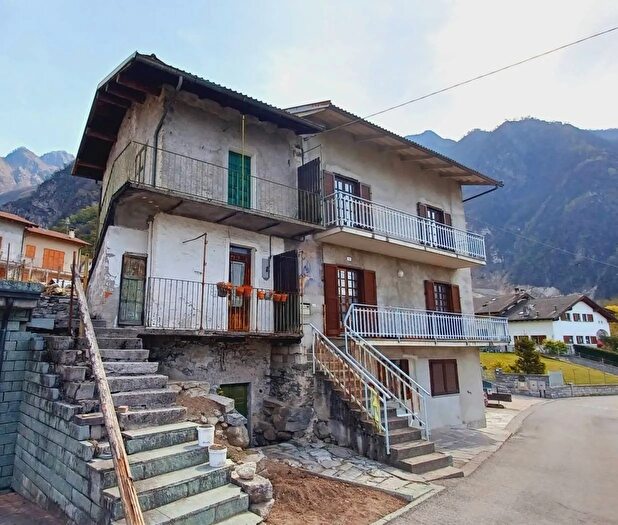 Casa trilocale in vendita in Via Lungo Codera Destra Novate Mezzola, Novate Mezzola