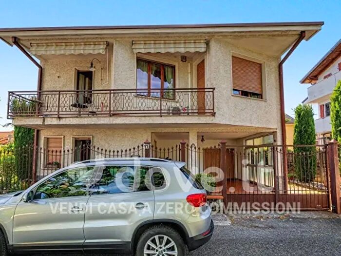 Casa con 6 locali in vendita in Via Eupili, Seregno