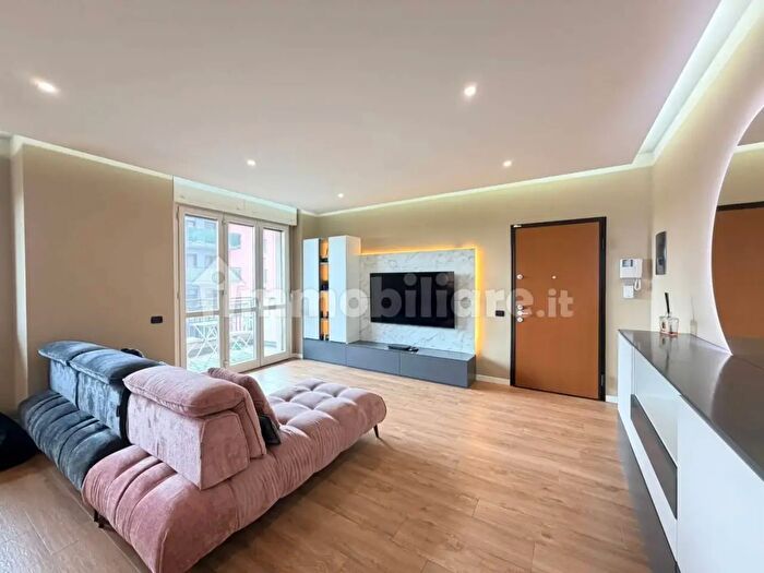 Appartamento quadrilocale in vendita in Via Emilio Gino Segré, Opera