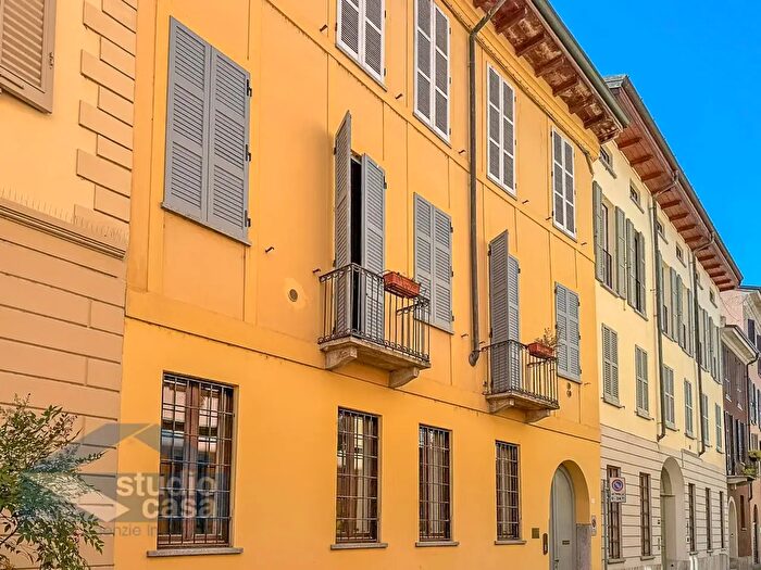 Appartamento trilocale in vendita in Via Magenta, Lodi