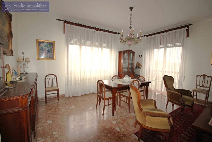 Appartamento trilocale in vendita in Via Lungargine, Bastida Pancarana