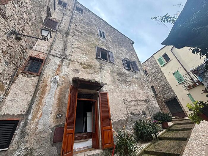 Casa bilocale in vendita in Via Duca degli Abruzzi, Lugnano In Teverina