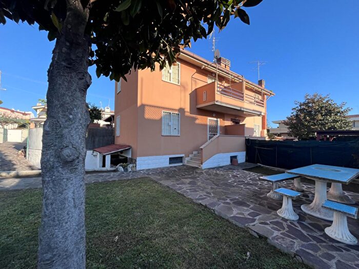 Casa trilocale in vendita in Via delle Muse, Anzio