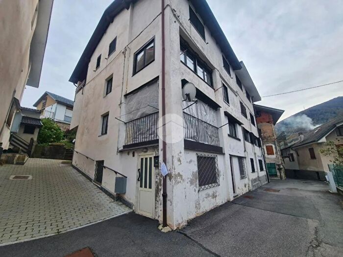 Appartamento trilocale in vendita in Via Pozzo, Alpette