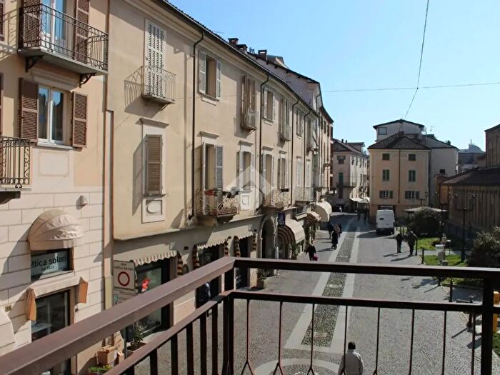 Appartamento trilocale in vendita in Piazza Addolorata, Acqui Terme