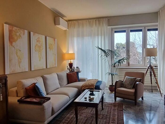 Appartamento trilocale in vendita in Via Milano, Seregno