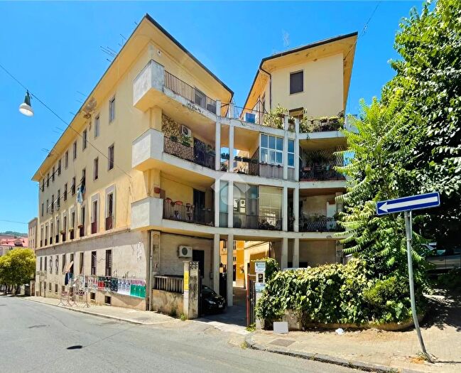 Appartamento trilocale in vendita in Via Monte Grappa, Cosenza