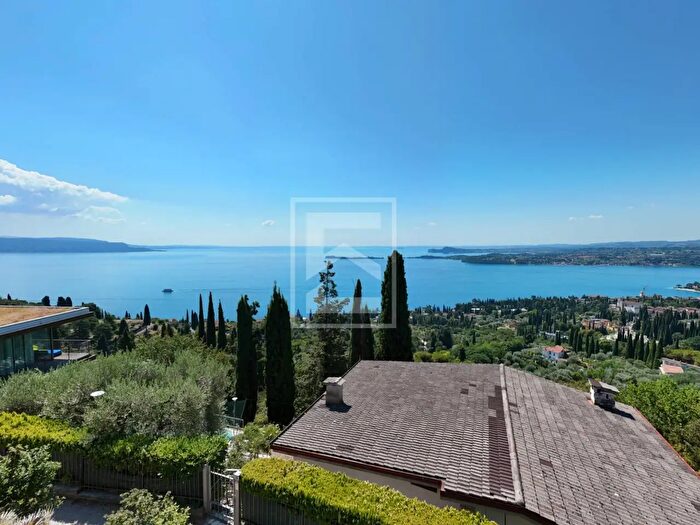 Casa con 10 locali in vendita in Via Panoramica, Gardone Riviera