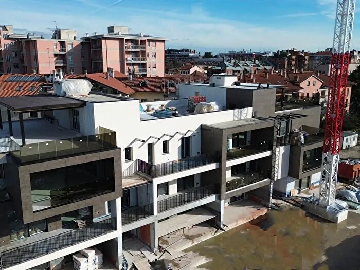 Appartamento con 5 locali in vendita in Via Giacomo Medici, Monza