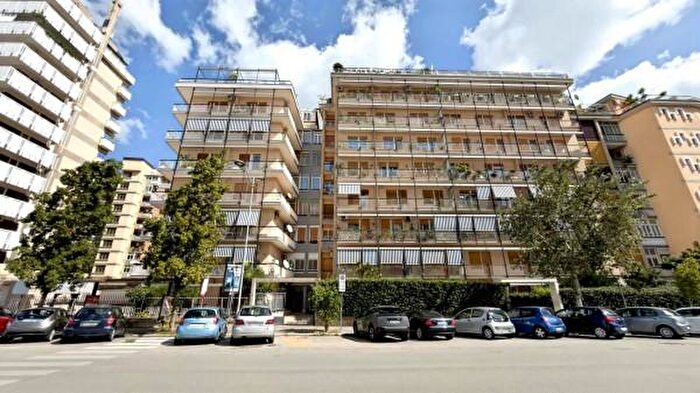 Appartamento con 5 locali in vendita in Viale Campania, Palermo