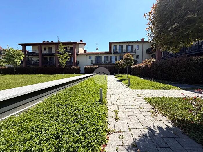 Appartamento trilocale in vendita in Appartamento Strada Vicinale Cascina Torriana Guerrina, Cernusco Sul Naviglio