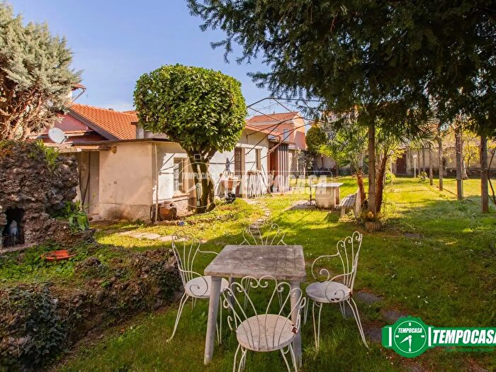Casa con 5 locali in vendita in Via Varese, Busto Arsizio