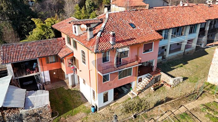 Casa con 12 locali in vendita in Casale Margary, Graglia