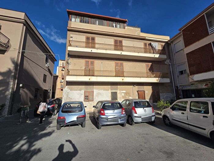 Appartamento quadrilocale in affitto in Piazza Molara, Santicelli, Palermo