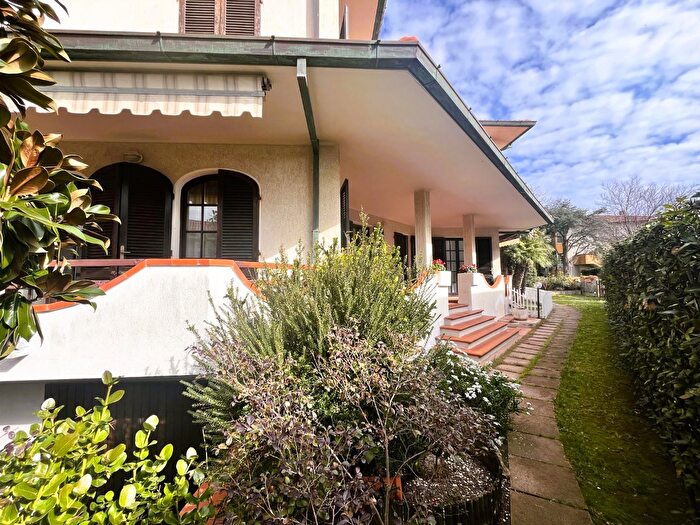 Casa con 14 locali in vendita in Rosignano Marittimo