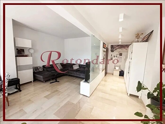Appartamento trilocale in vendita in Via Costantino Baroni, Milano