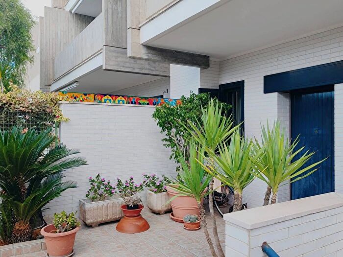 Casa con 7 locali in vendita in Via Vecchia per Frigole c Lecce, Lecce