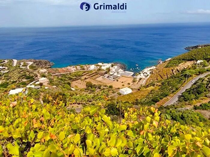 Casa quadrilocale in vendita in Khamma Fuori, Pantelleria