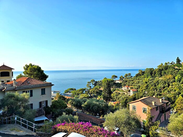 Appartamento con 6 locali in vendita in Via l Bernabò Brea, Zoagli