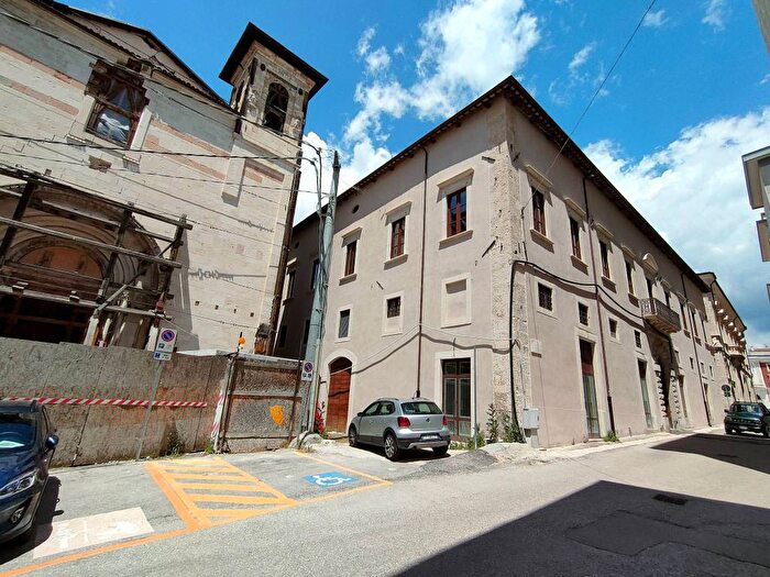 Appartamento trilocale in affitto in Duomo Fontana Luminosa, L'Aquila