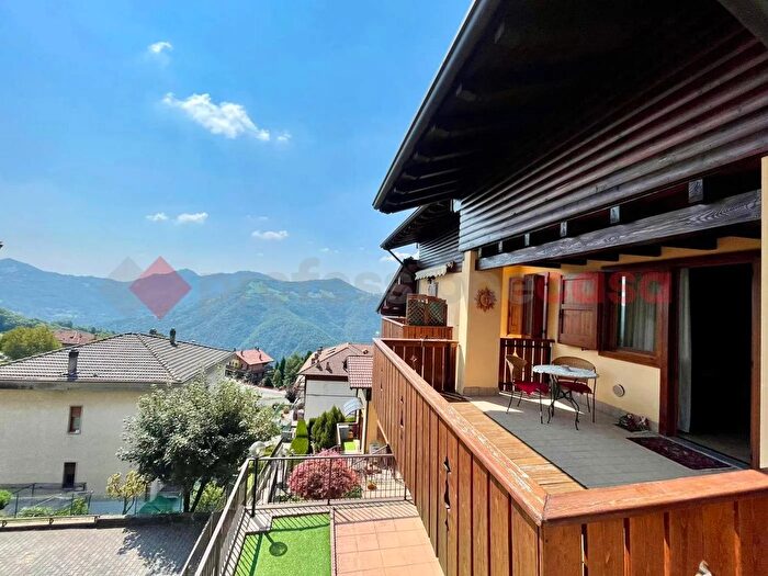 Appartamento bilocale in vendita in Via Alessandro Manzoni, Costa Di Serina