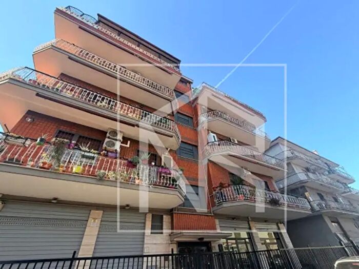 Appartamento quadrilocale in vendita in Via Acate, Roma