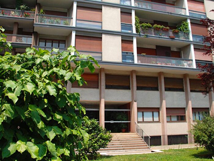 Appartamento trilocale in affitto in Via Copernico, Centrale, Milano