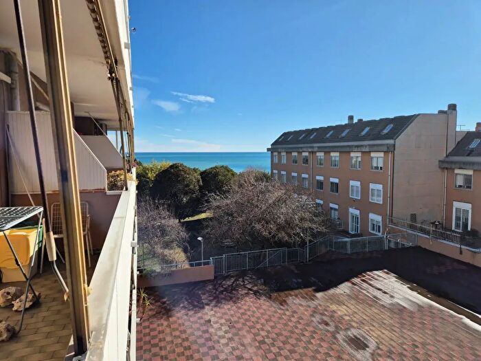 Appartamento quadrilocale in vendita in Via Negri, Savona