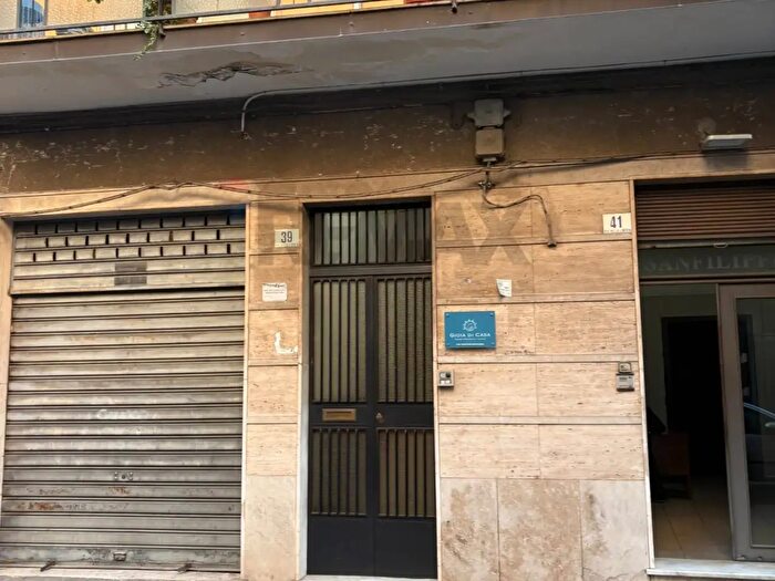 Appartamento con 6 locali in vendita in Via Liberta, Paterno