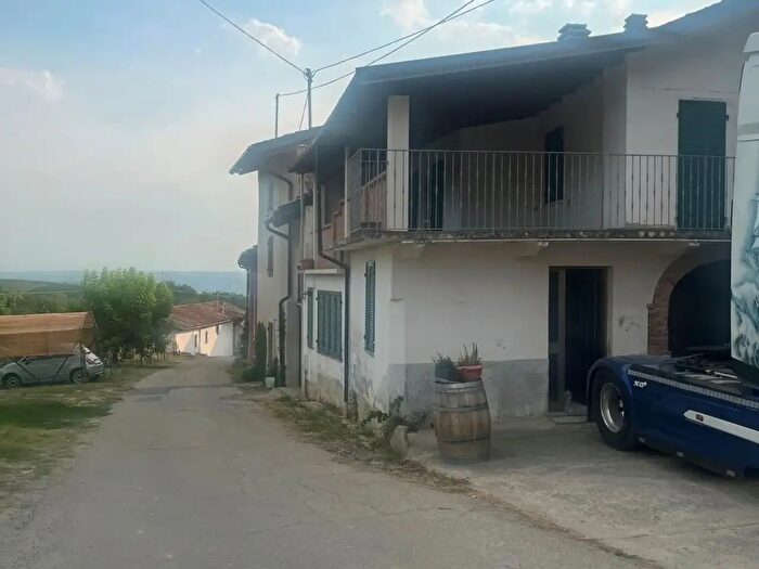 Casa con 9 locali in vendita in Panerole, Novello