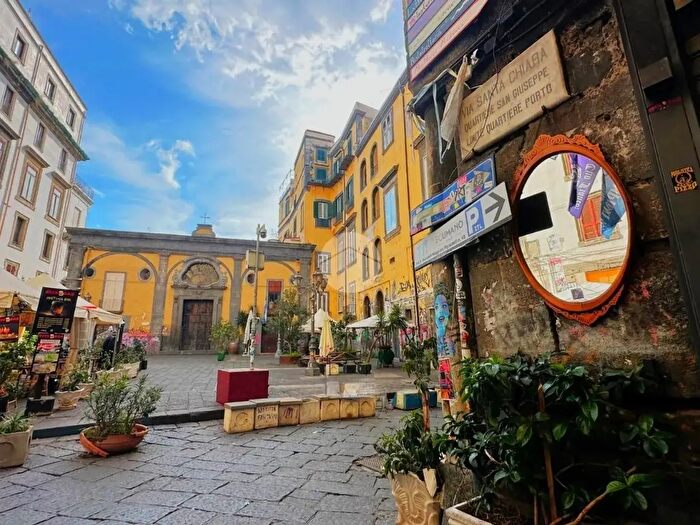 Appartamento bilocale in vendita in Via Banchi Nuovi, Napoli
