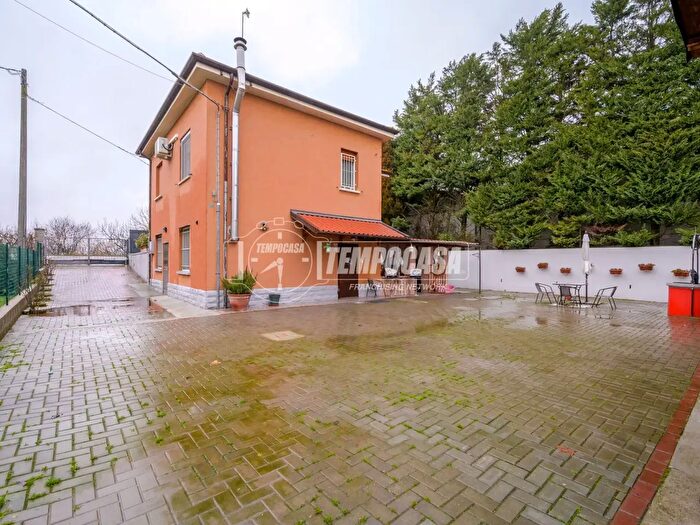 Casa con 5 locali in vendita in Via SantAntonio, Medicina