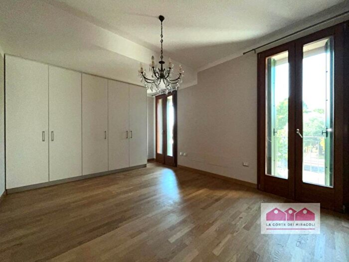 Casa quadrilocale in affitto in Viale Giuseppe Mazzini Dueville, Centro, Dueville