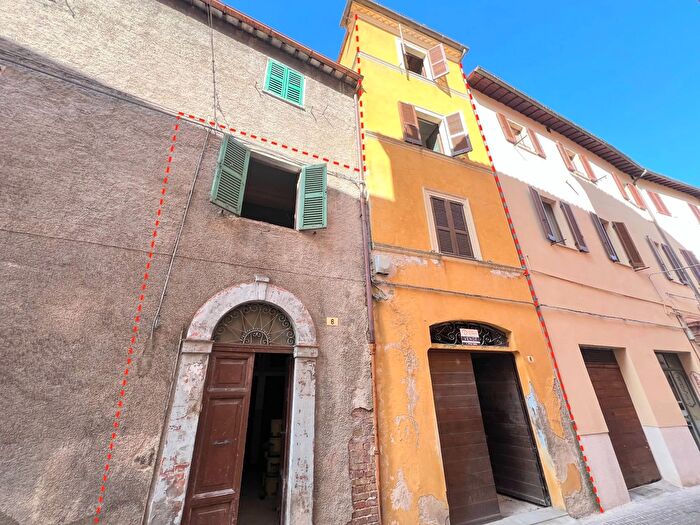 Casa con 11 locali in vendita in Via Domenico Fogliardi, Fabriano