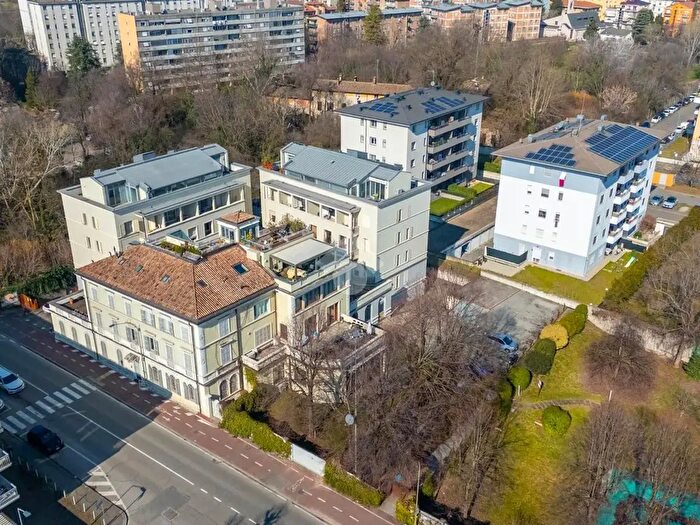 Appartamento quadrilocale in vendita in Via Volturno, Parma