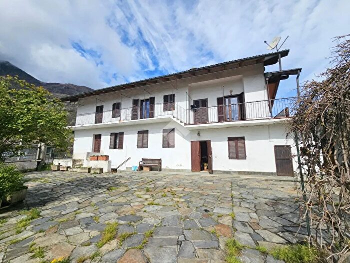 Casa con 10 locali in vendita in Via Provinciale, Inverso Pinasca