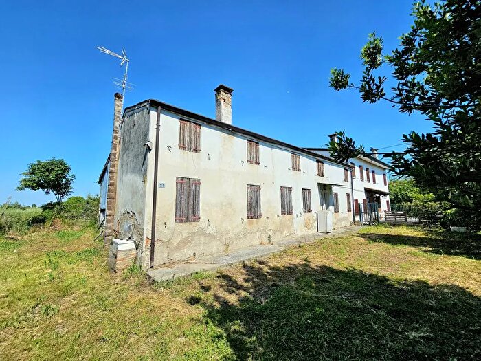 Casa quadrilocale in vendita in Via Santa Maria, Urbana
