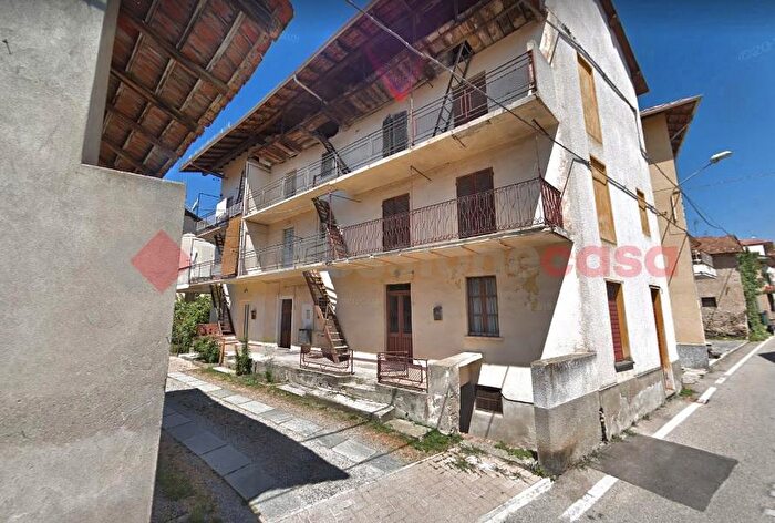 Appartamento quadrilocale in vendita in Via Manzoni, Borgomanero