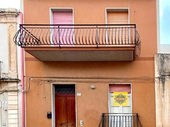 Casa con 9 locali in vendita in Via Cappellini, Avola
