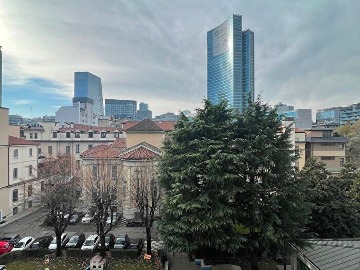 Appartamento trilocale in affitto in Via Melchiorre Gioia, Isola, Milano