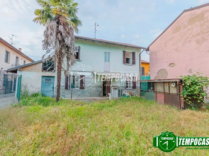 Casa quadrilocale in vendita in Via Vesuvio, Casarile
