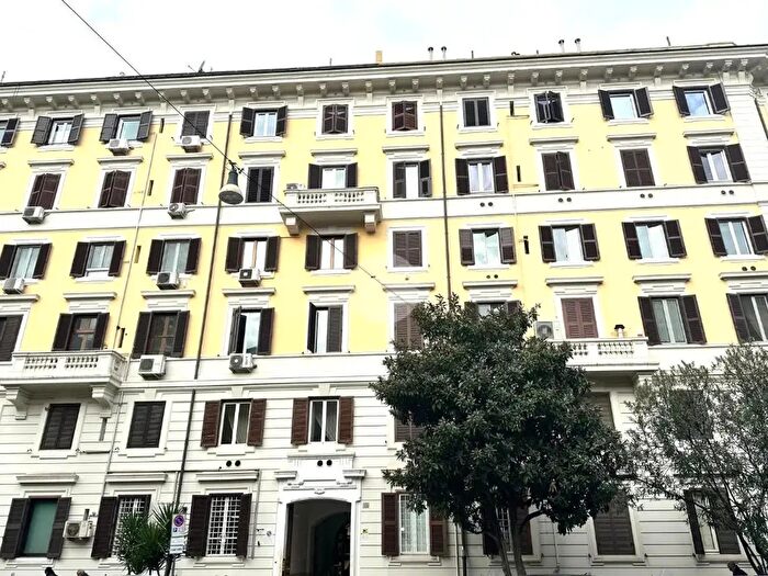 Appartamento trilocale in affitto in Via Giovanni Pacini, Roma