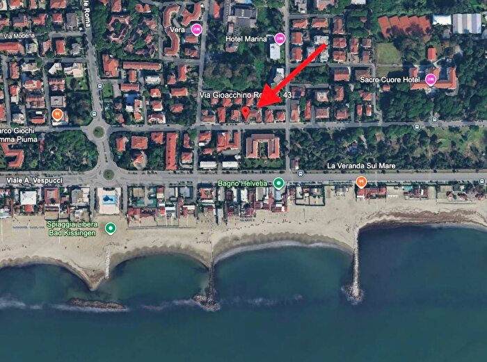 Appartamento quadrilocale in affitto in Via Rossini, Marina di Massa Centro, Massa