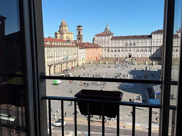 Appartamento quadrilocale in affitto in Piazza Castello, Giardini Reali, Torino