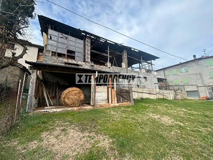 Casa bilocale in vendita in Via per Acquaria, Pavullo Nel Frignano